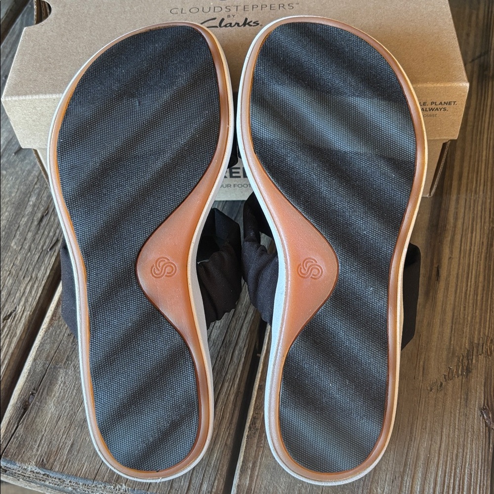 NIB Clarks Cloudsteppers Sandals - Picture 3 of 7